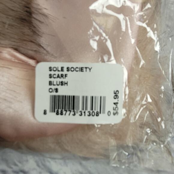 Mob Wife NWT Faux Fur Collar from Sole Society in Blush - Picture 11 of 11